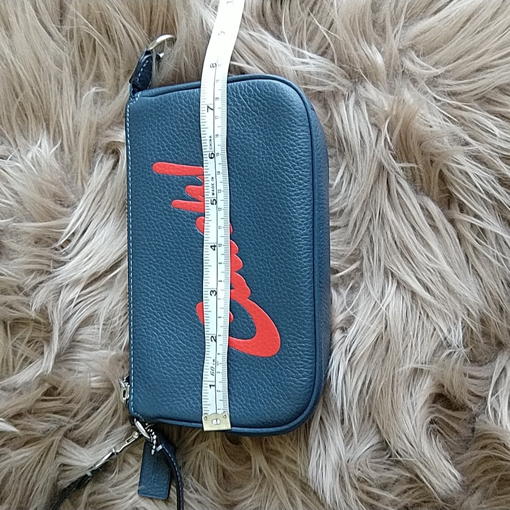 ๐ COACH Mini Bag Wristlet - Picture 5 of 12